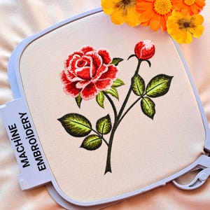 赤いバラの機械刺繍パターン - 花の 4x4 刺繍デザイン 10 サイズ