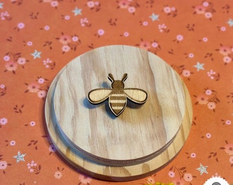 Broches en bois : Abeille, Chouette, chien