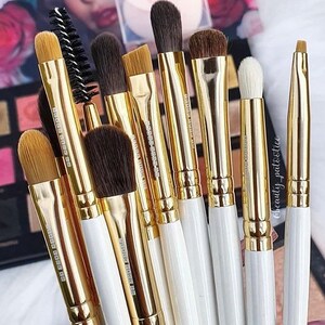 chanel contour makeup brush