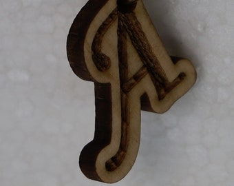 Schlüsselanhänger mit dem Anfangsbuchstaben Ihres Namens verschiedene Holzarten