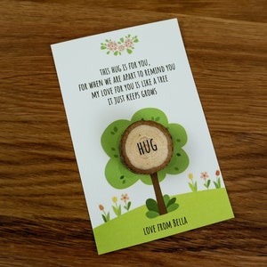 Knuffel van hout, zakmuntje, knuffel sturen, angstcadeau, beterschapscadeau, genezende gedachten, operatiecadeau, kankercadeau, geschenk Thinking of You