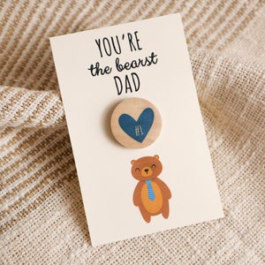 Carte papa ours avec jeton en bois. Carte d'anniversaire pour papa.