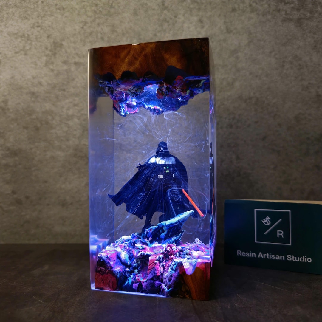 Diorama Da.rth Va.der Lamp, Resin Wood Lamp, Gift for Him, Sword Light ...