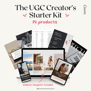 Peut inclure: Le kit de démarrage pour créateur UGC comprend 14 produits numériques, incluant un ordinateur portable, un smartphone et une tablette affichant divers modèles, un planificateur de réseaux sociaux et des documents avec du texte et des étoiles roses.