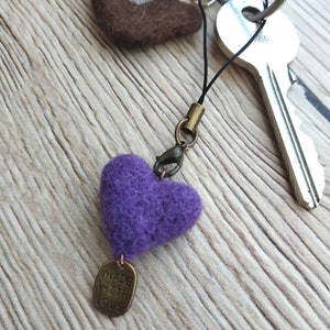 Pendentif cœur feutré cadeau Saint Valentin bijoux charm porte clés fait main et unique Jeanne Landart 8. Violet