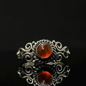 Handgefertigtes Einzigartiges Design Rubin Cab Edelstein Verzierter Ring in 925 Sterling silber | Juli Geburtsstein Ring | Verlobungsring Geschenk für sie| Jahrgang