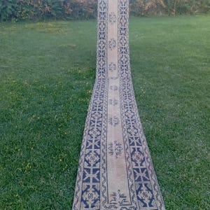 Tapis de couloir turc vintage : tapis de couloir tissé à la main de 67 x 55,5 m (2,2 x 18,2 pieds), hors taxes, États-Unis.
