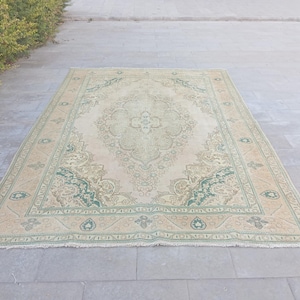 Antique Heriz Rug 8x11: Hand-Woven Persian Style, Green & Beige