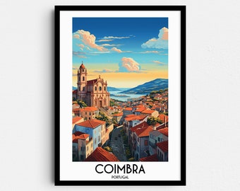 Pode incluir: Uma ilustração colorida da cidade de Coimbra, Portugal. A ilustração apresenta uma igreja com um alto campanário, edifícios com telhados vermelhos e um rio à distância. O texto "COIMBRA PORTUGAL" está na parte inferior da ilustração.