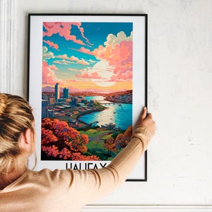 K&ouml;nnte beinhalten: Ein gerahmter Druck einer farbenfrohen Stadtlandschaft mit einem Gew&auml;sser und einem Sonnenuntergangshimmel. Der Druck tr&auml;gt den Titel "Halifax".