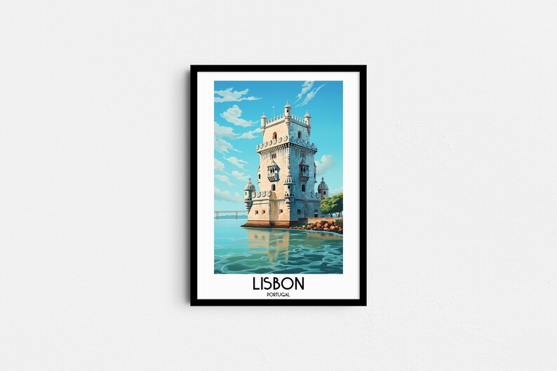 Op de afbeelding: Een ingelijste illustratie van de Toren van Bel&eacute;m in Lissabon, Portugal. De toren is een witte stenen structuur met een blauwe lucht en water op de achtergrond. De tekst "LISBON PORTUGAL" staat onderaan de afbeelding.