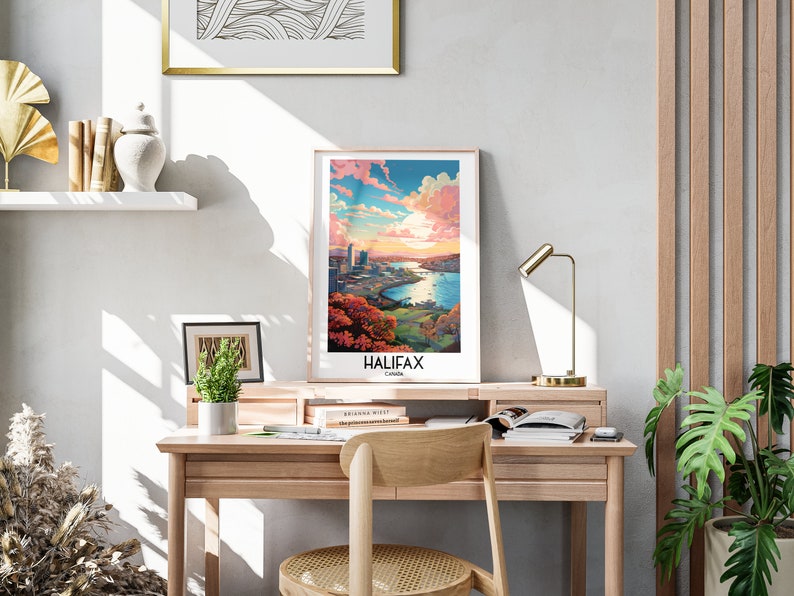 K&ouml;nnte beinhalten: Ein gerahmtes Poster mit einer farbenfrohen Illustration der Skyline von Halifax, mit einem Gew&auml;sser und einem Sonnenuntergangshimmel. Das Poster tr&auml;gt den Text "HALIFAX, Canada" am unteren Rand.