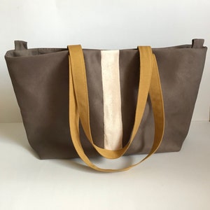 Handgefertigte Tragetasche aus Wildlederpolsterung – stilvolle, umweltfreundliche Schultertasche mit einzigartigem Design, perfekt für den täglichen Gebrauch