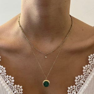Collar de cadena múltiple con colgante de piedra esmeralda en acero inoxidable dorado para mujer