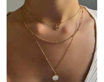 Mehrreihige Halskette aus goldfarbenem Edelstahl und perlmuttfarbenem Natursteinanhänger, Schmuck für dreireihige Partygeschenke für Frauen