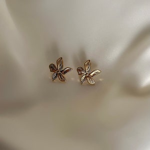 Boucles d'oreilles Floral en acier inoxydable doré fleurs dorées femme image 4