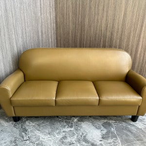 1: 4 Miniatur Leder Couch für 18 "Puppe, Miniatur Puppen Möbel, handgefertigtes Puppenhaus Miniaturen Sofa, Minimalistische Couch, Geschenk für sie