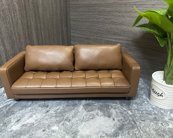 Możliwość personalizacji, zestaw poduszek na sofę w miniaturze domku dla lalek w skali 1:6, pikowana sofa w kolorze khaki vintage, ręcznie robione meble dla lalek, prezent dla kolekcjonera