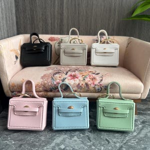 Handgefertigte 1: 6 Miniatur-Puppenhandtasche, Ledertasche mit Schlüsselanhänger, 2-Zoll-Mini-PU-Ledertasche, Micro-Geldbörse, Display wunderbares Geschenk