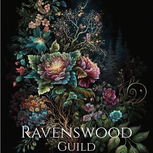 Puede incluir: Una impresi&oacute;n de arte digital que presenta un exuberante arreglo floral con grandes peon&iacute;as y varias otras flores en tonos de verde azulado, rosa y morado. El texto "RAVENSWOOD GUILD" se muestra en blanco en la parte inferior sobre un fondo oscuro.