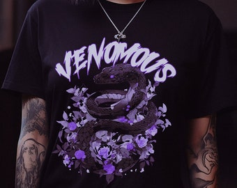 Weiches Goth Shirt Giftig, Schwarzes Pastell Goth Schlange mit Rosen T-Shirt, Goth Ästhetische Kleidung, Alternative Witchy Shirts