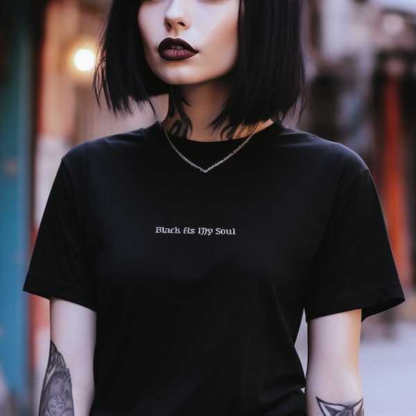 Weiches Goth besticktes Shirt Schwarz wie meine Seele, Schwarzes Pastell Goth Minimalistisches T-Shirt, Alternative Gothic Kleidung, Witchy Goth Aesthetic