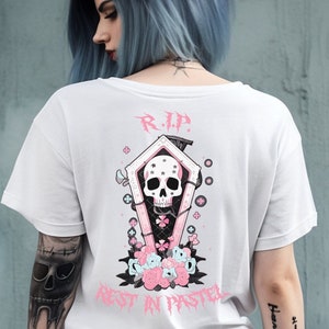Weiches Gothic Shirt R.I.P. Rest In Pastel, Weißes Pastell Goth Sarg T-Shirt, Gothic Kleidung, Goth Ästhetische Kleidung, Alternative Shirts