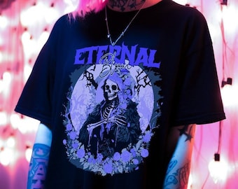 Mjuk Goth-tröja Eternal Bloom, svart pastellgoth-t-shirt med skelett och blommor, goth-estetiska kläder, alternativa skjortor