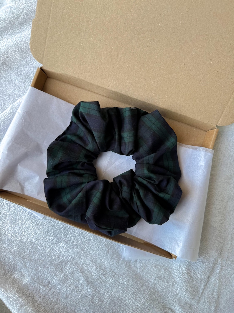 Elástico de cabelo Nova Check - Inspirado em design de grife, xadrez bege, acessório de luxo para cabelo, presente, estampa xadrez clássica Blue/Green Tartan