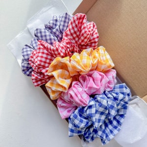 Gingham Scrunchie – Cute Checkered Hair Tie, Picnic Style Hair Accessory, Cottagecore Scrunchie for Women & Girls, Colourful Gift for Her