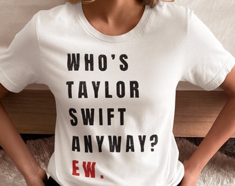 Qui est Taylor Swift de toute façon Ew T-Shirt - Taylor Swift The Eras Tour Outfit - Taylor Swift World Tour 2024 Fans Gift Idea