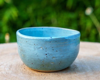 Hemelsblauwe keramische schaal in steengoed. Blauwe steengoed keramische plantenbak. Aardewerk ramekin. Handgemaakte keramische kaarsenhouder.