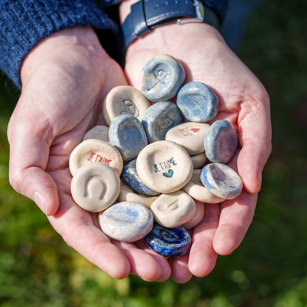 Worry Stone en céramique. Galet anti-stress. Pierre de détente en céramique.