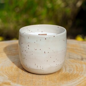 Beige ceramic candle with vanilla scent. Handmade ceramic candle. Vanilla pottery candle. Gourmet vanilla candle