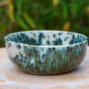 Vaso in ceramica gres verde Jasper. Portaoggetti in ceramica gres verde e beige. Vaso in gres. Ceramica fatta a mano.