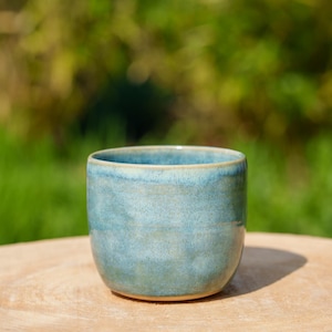 Maceta de cerámica turquesa. Maceta decorativa de gres verde turquesa.