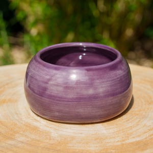 Petit pot boule en céramique violet en grès. Petit pot en céramique grès aubergine. Pot Violine. Poterie fait main.