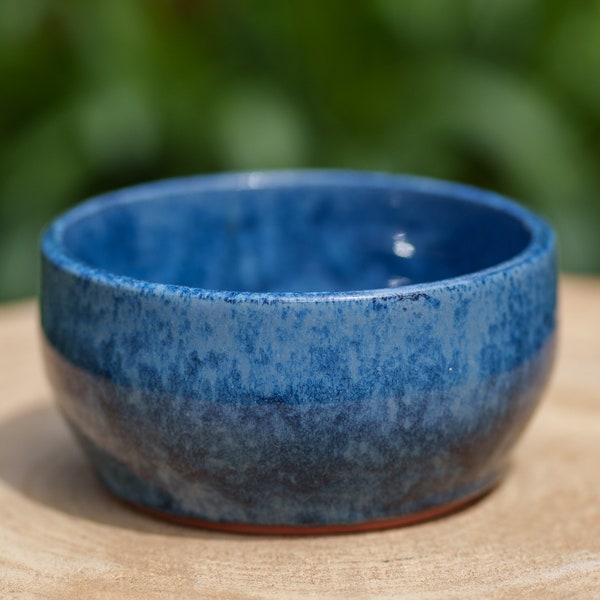 Blue earthenware planter. Blue earthenware pot for indoor plant. Handmade blue ceramic planter for green plants.