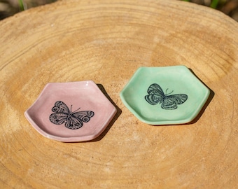 Small butterfly dish for jewelry in green or pink ceramic. Butterfly ceramic trinket dish. Small ceramic butterfly dish.