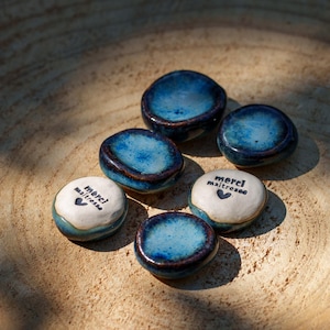 Worry Stones Merci Maitresse in ceramic. Inspirational anti-stress pebble. Ceramic relaxation stone. Worry stone merci blue