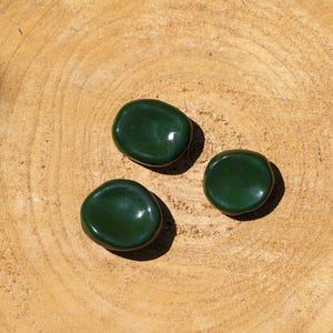 Jungle green ceramic Worry Stone. Shiny anti-stress pebbles. Ceramic relaxation stone. Green ceramic calming stones.