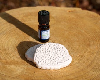 Diffusor für ätherische Öle aus Keramik mit Igel-Motiv. Duftdiffusor für Zuhause, Kieselstein