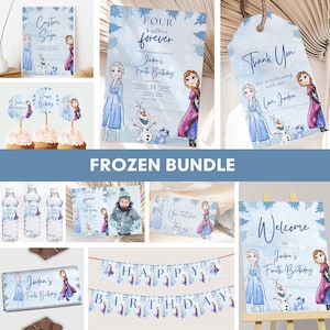 Pode incluir: Conjunto de imprimíveis para festas com tema Frozen com uma placa de boas-vindas, toppers para cupcakes, etiquetas para garrafas de água, uma faixa, um embrulho de barra de chocolate, uma etiqueta de agradecimento e um convite. O convite diz "Quatro, para sempre em nossos corações, junte-se a nós para celebrar o quarto aniversário de Jordan".