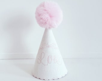 Andenken personalisierte 1. Geburtstag Bogen Set / 1. Geburtstag Pom Hut, Girlande, Lätzchen und Kuchen Topper / Cake Smash Outfit / Mädchen 1 s Geburtstag Andenken Set