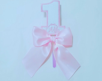 1 décoration de gâteau avec nom et noeud/ décoration de gâteau brodée sur mesure/ décoration de gâteau d&#39;anniversaire pour tous les âges/ décoration de gâteau ruban noeud