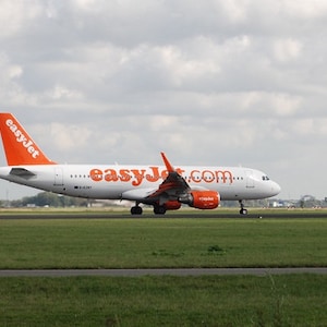 Easyjet Airbus A320 (G-EZWY)