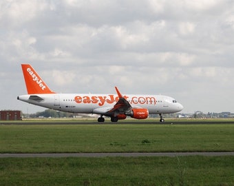 Easyjet Airbus A320 (G-EZWY)