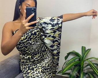 Robe satinée asymétrique animal print jaune du S au XXXL