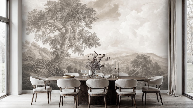 Puede incluir: Un comedor con una gran impresi&oacute;n enmarcada de un paisaje en sepia que presenta un gran &aacute;rbol y colinas onduladas. La impresi&oacute;n est&aacute; colgada en una pared detr&aacute;s de una mesa de comedor de madera con seis sillas.