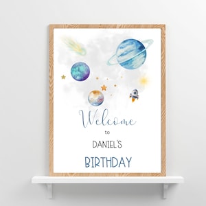 宇宙のウェルカム サインの編集可能なテンプレート、誕生日のウェルカム サインの誕生日の男の子の銀河の惑星が太陽の周りを旅する宇宙飛行士のテンプレート、BB12